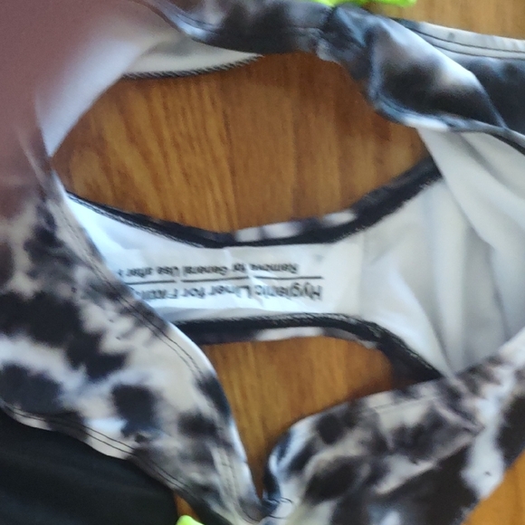 Jantzen Black Tankini with Neon Green Accents - Picture 4 of 9